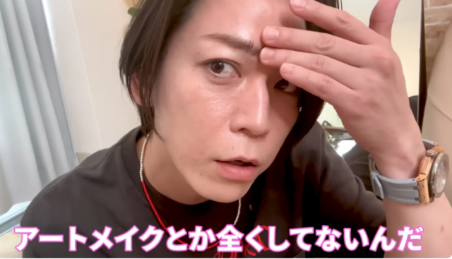 2024年亀梨和也本人がYouTubeで「アートメイクをしていない。自眉なのに・・・」と証言している画像